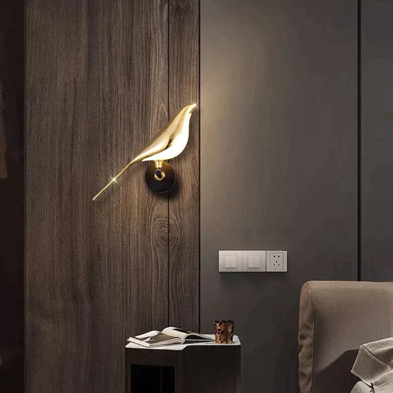 BirdLight - Stijlvolle vogelvormige wandlamp met gouden design