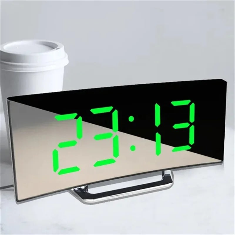 ClockMate - Praktische wekker met twee USB-poorten en aanpasbare functies