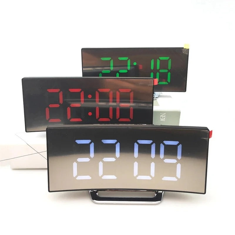ClockMate - Praktische wekker met twee USB-poorten en aanpasbare functies