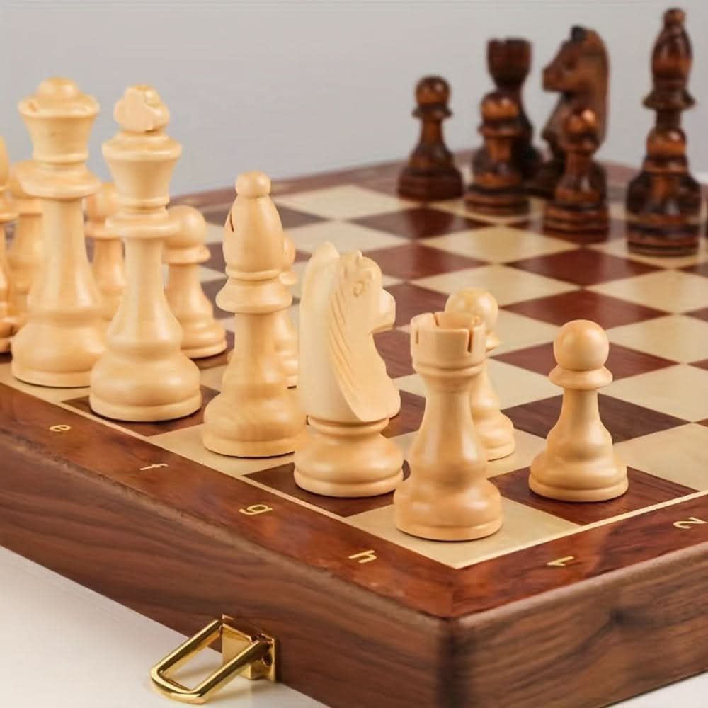 CrownChess - Elegante schaakset met gedetailleerde stukken en een klassiek bord voor tijdloos strategiespel